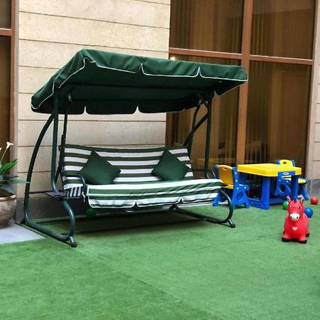 Hotel & Apartments California 예레반 외부 사진