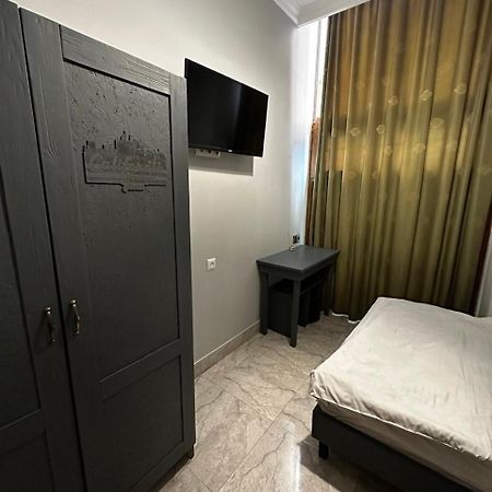 Hotel & Apartments California 예레반 외부 사진