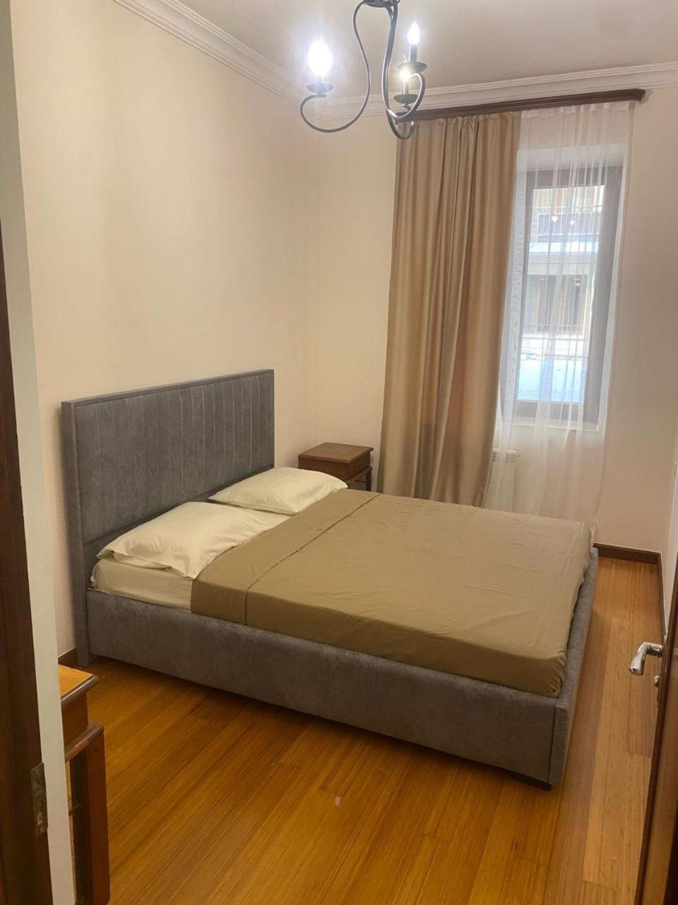 Hotel & Apartments California 예레반 외부 사진