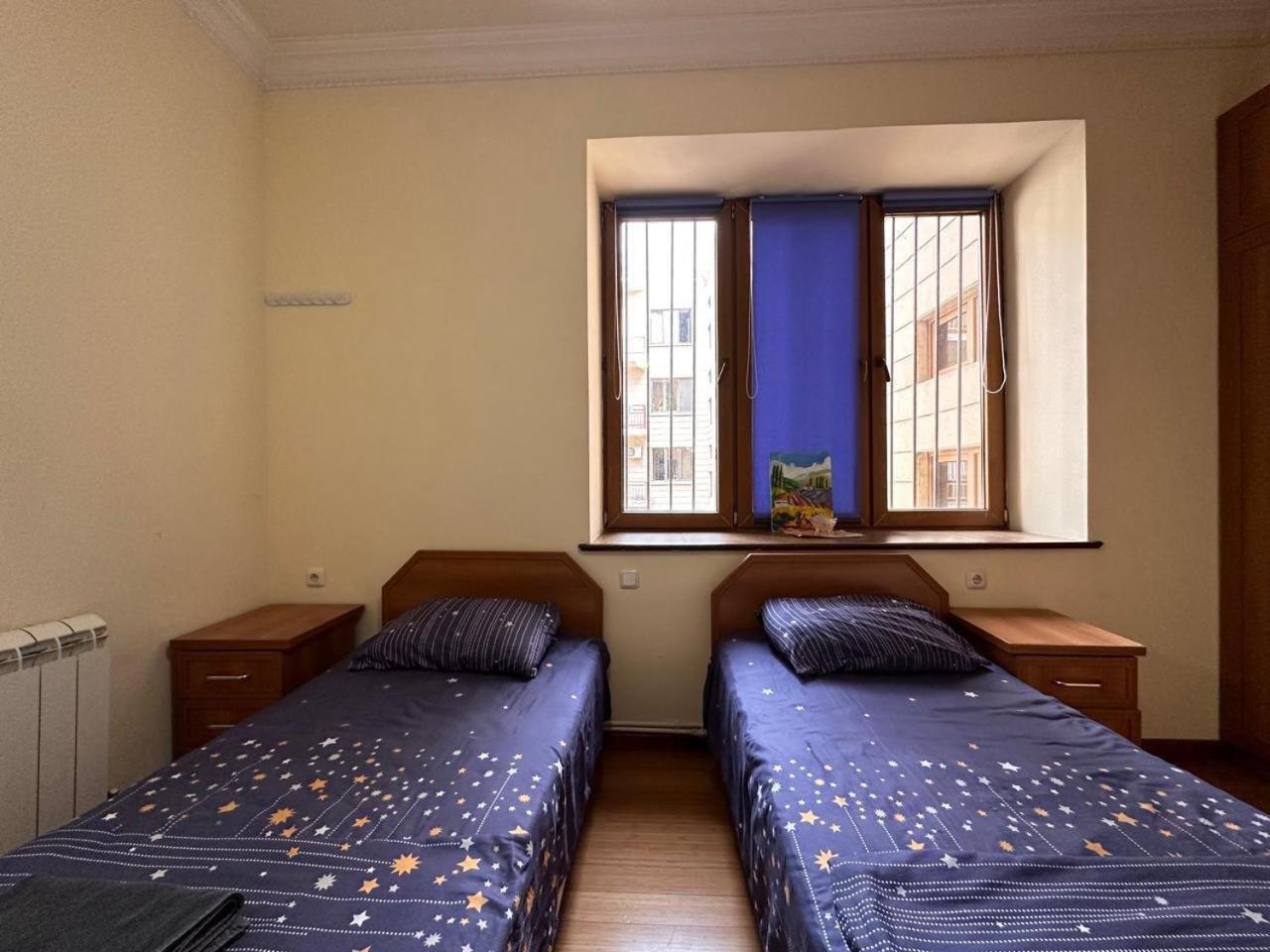 Hotel & Apartments California 예레반 외부 사진