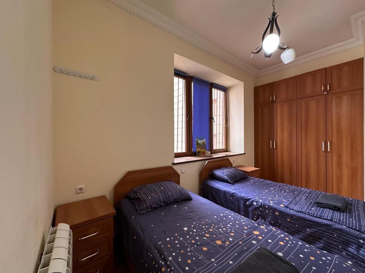 Hotel & Apartments California 예레반 외부 사진