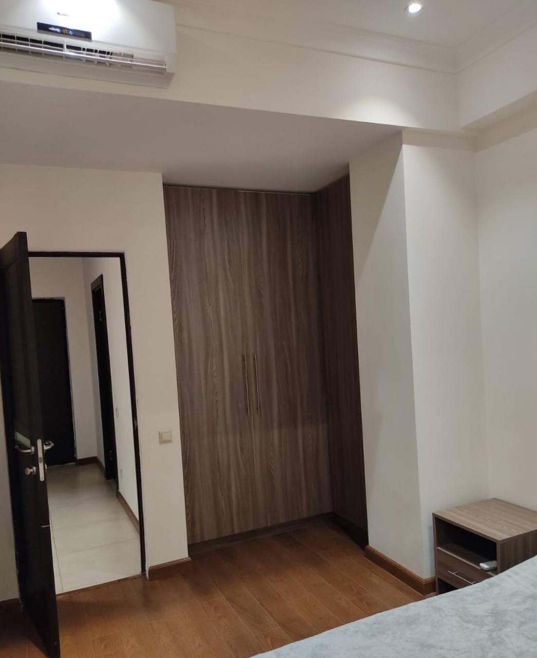 Hotel & Apartments California 예레반 외부 사진