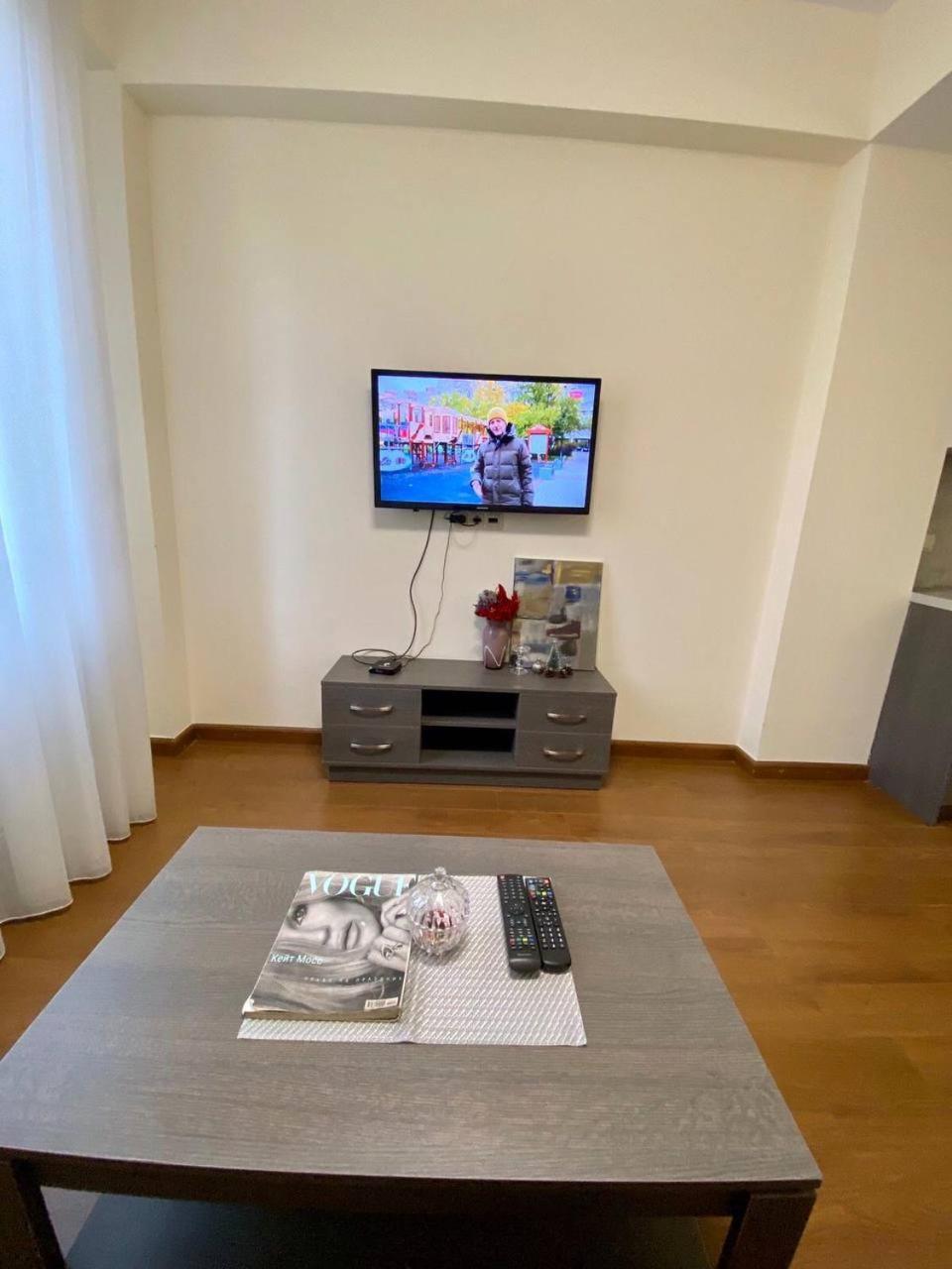 Hotel & Apartments California 예레반 외부 사진