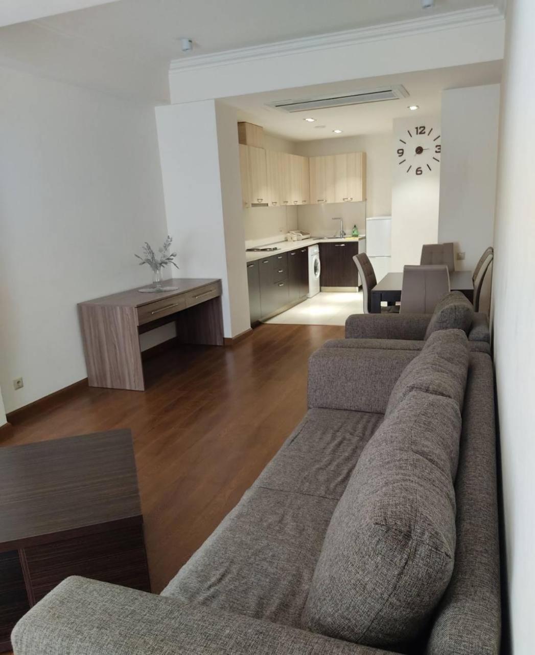 Hotel & Apartments California 예레반 외부 사진