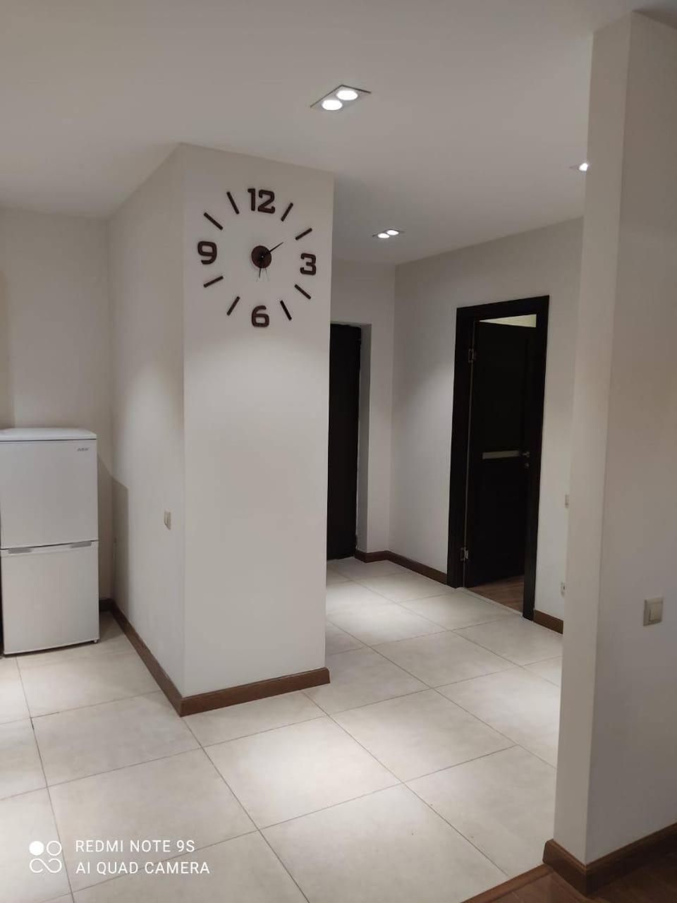 Hotel & Apartments California 예레반 외부 사진