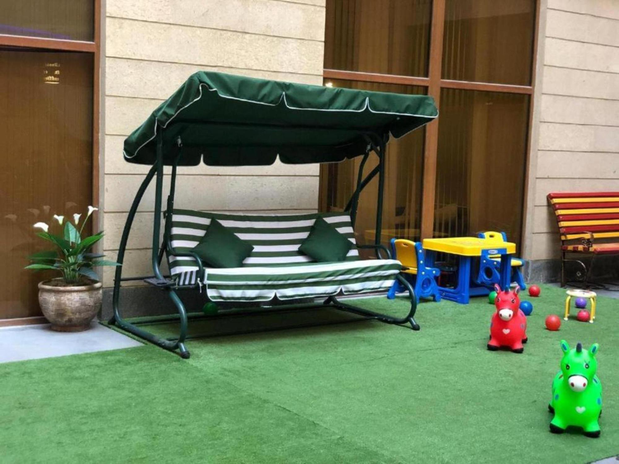 Hotel & Apartments California 예레반 외부 사진