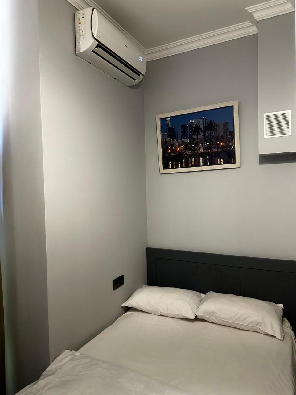 Hotel & Apartments California 예레반 외부 사진