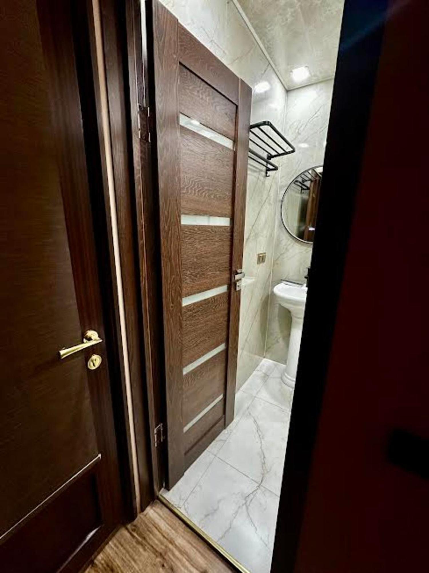 Hotel & Apartments California 예레반 외부 사진