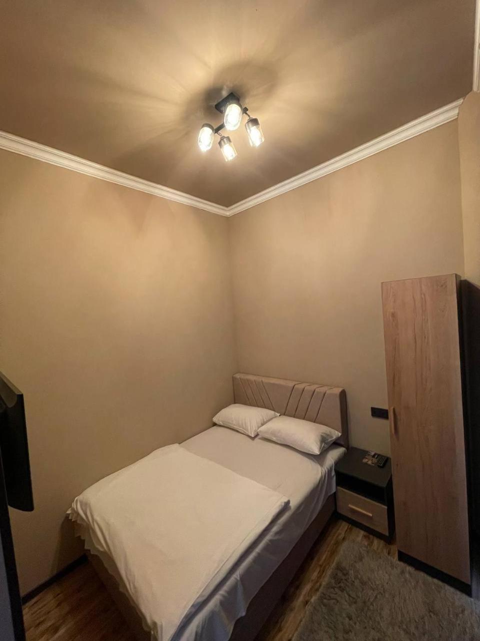 Hotel & Apartments California 예레반 외부 사진